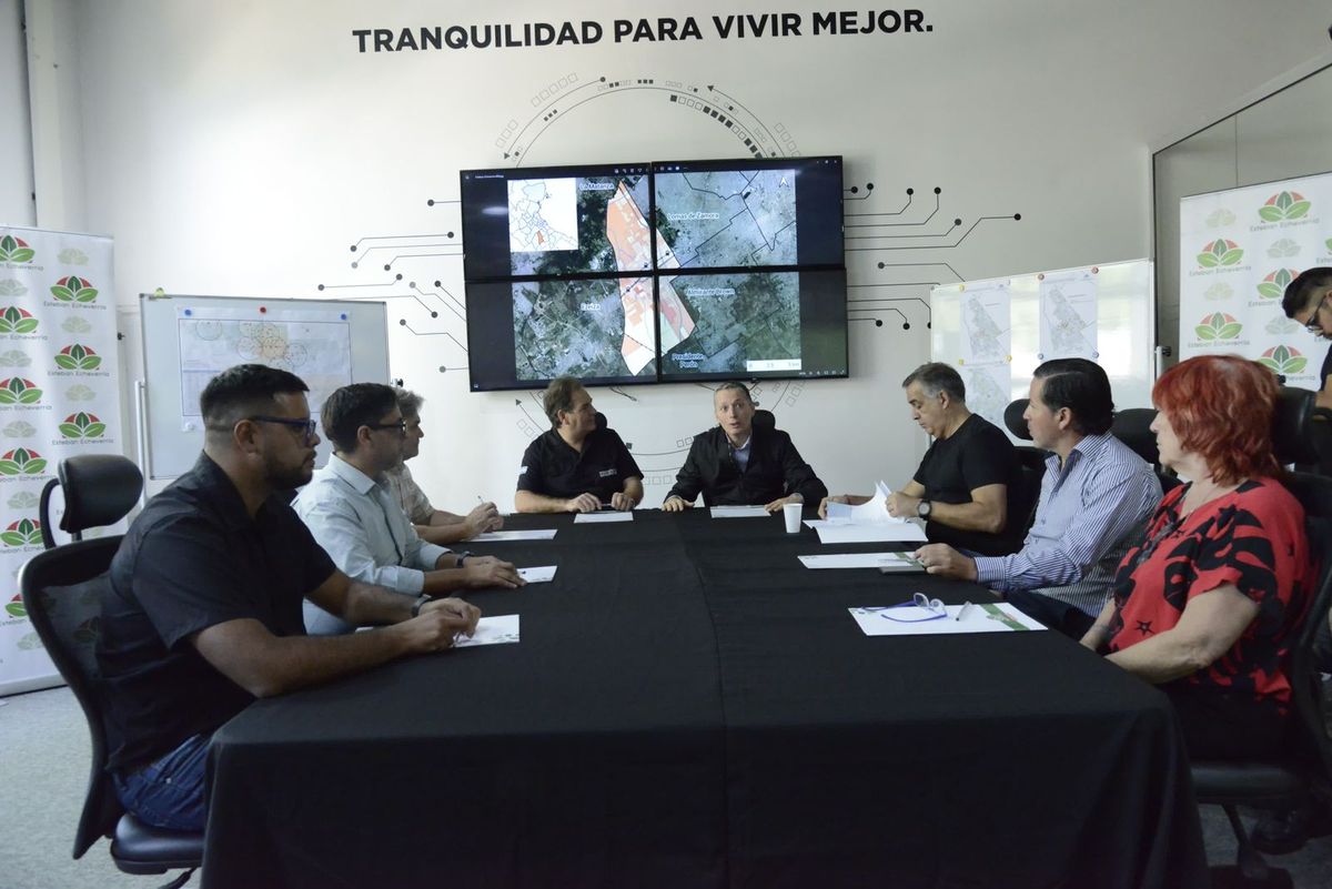El intendente de Esteban Echeverría, Fernando Gray, recibió al ministro de Seguridad bonaerense, Javier Alonso.