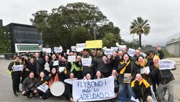 Los exempleados de Flybondi reclaman el pago de las indemnizaciones y rechazan la posibilidad de reincorporarse a la empresa.