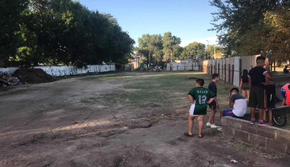La cancha de la Plaza de la Familia. En este lugar se construye el nuevo hospital.