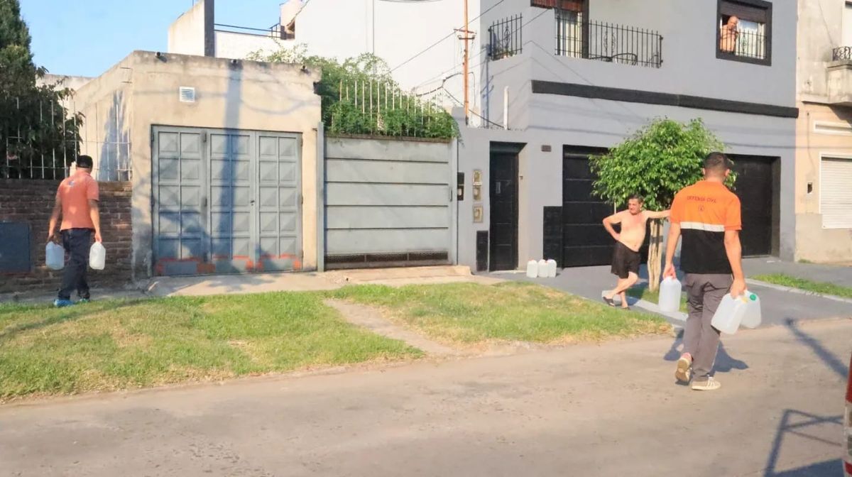 El operativo de Defensa Civil de Lanús en los barrios.
