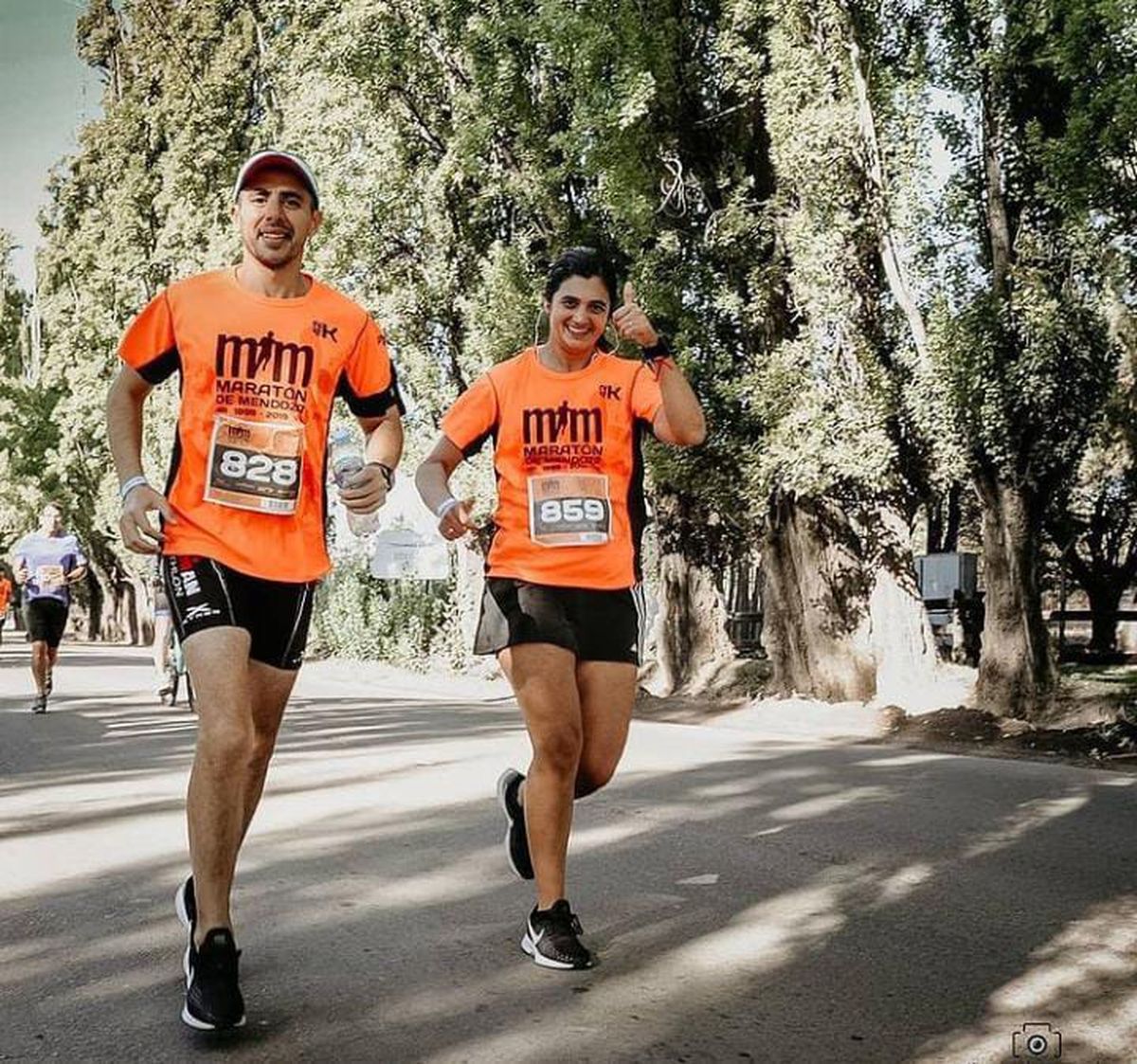 Walter y Lourdes son de Monte Grande y sueñan con recorrer el mundo corriendo maratones.