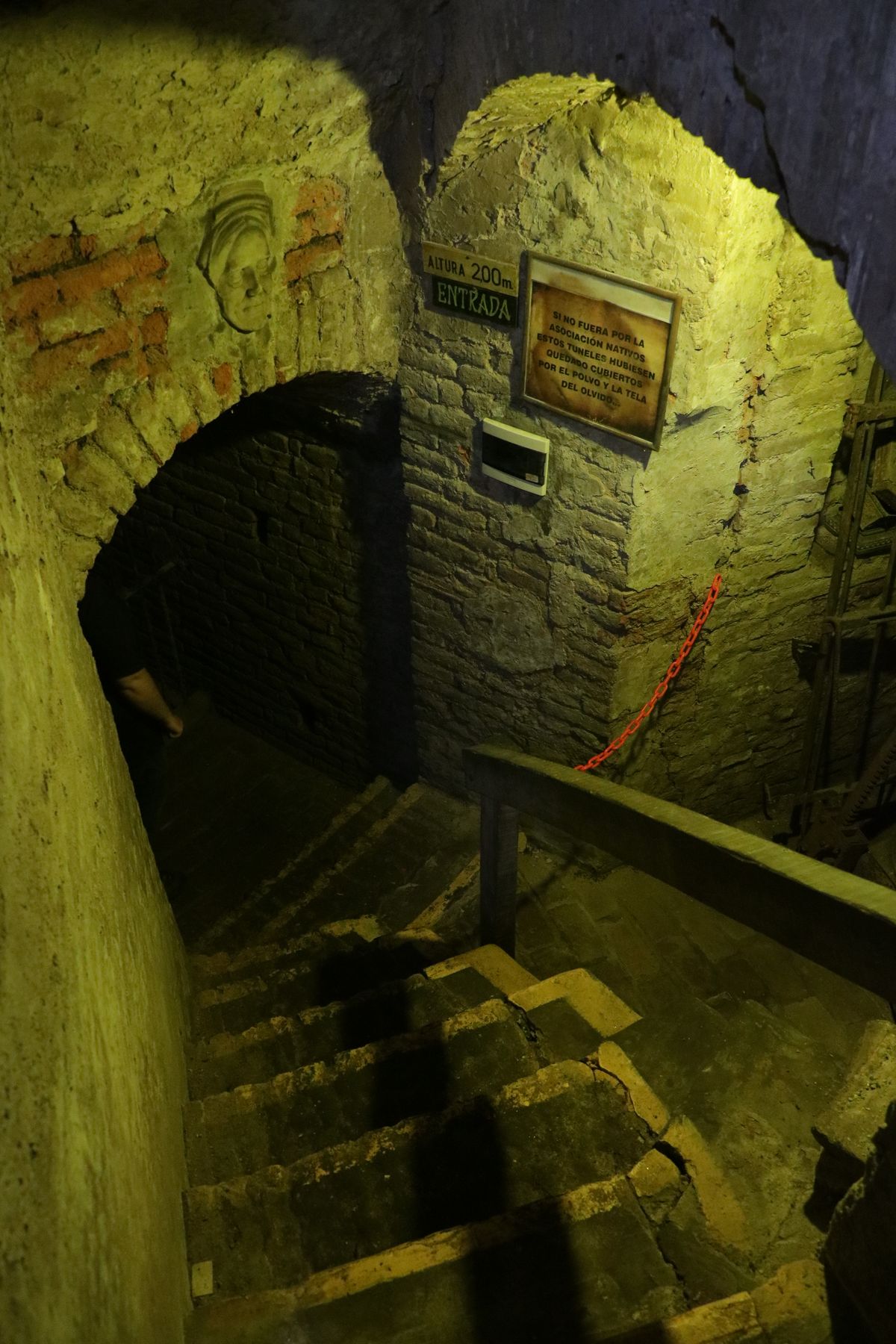 El acceso al túnel de 50 metros que también tiene un segundo subsuelo.
