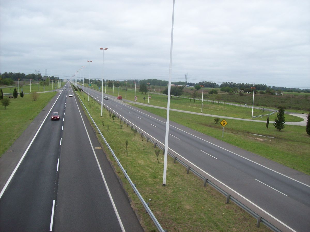 También se prevé una puesta en valor de la Ruta 205 en Ezeiza, entre las calles Diego Laure y French.