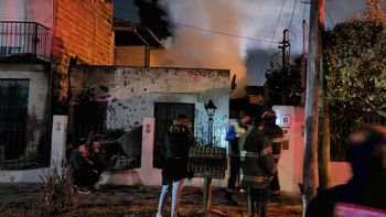 Incendio fatal en Burzaco: un vecino murió al quedar atrapado entre las llamas