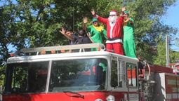 los bomberos de san vicente recorren hoy la ciudad con papa noel: enterate a que hora y por donde pasan