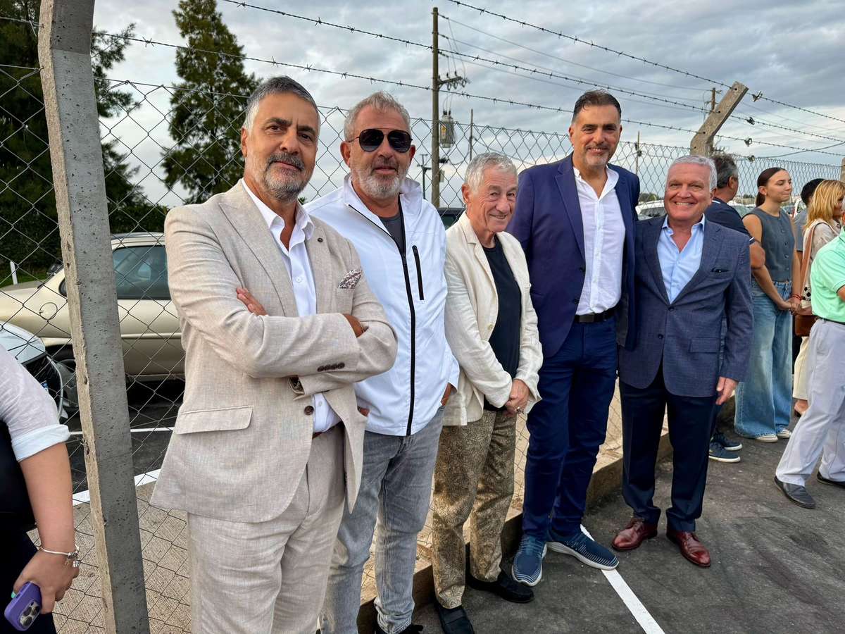 El CEO de Clínica Monte Grande, Carlos Santoro; el CEO de Las Toscas shopping, Walter Pérez; el ex presidente de Monte Grande Rugby Club; el director de Multimedios Canning y presidente de ADUES Ricardo Varela; y Carlos Scaglia de Laboratorios Scaglia, algunos de los referentes de Canning que participaron de la inauguración.