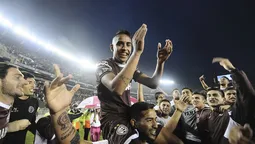 a los 32 anos, y acechado por lesiones, se retiro un campeon con lanus que jugo con messi en la seleccion