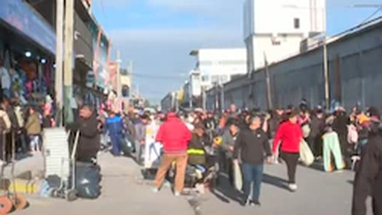 La Salada: los puesteros armaron una feria al aire libre