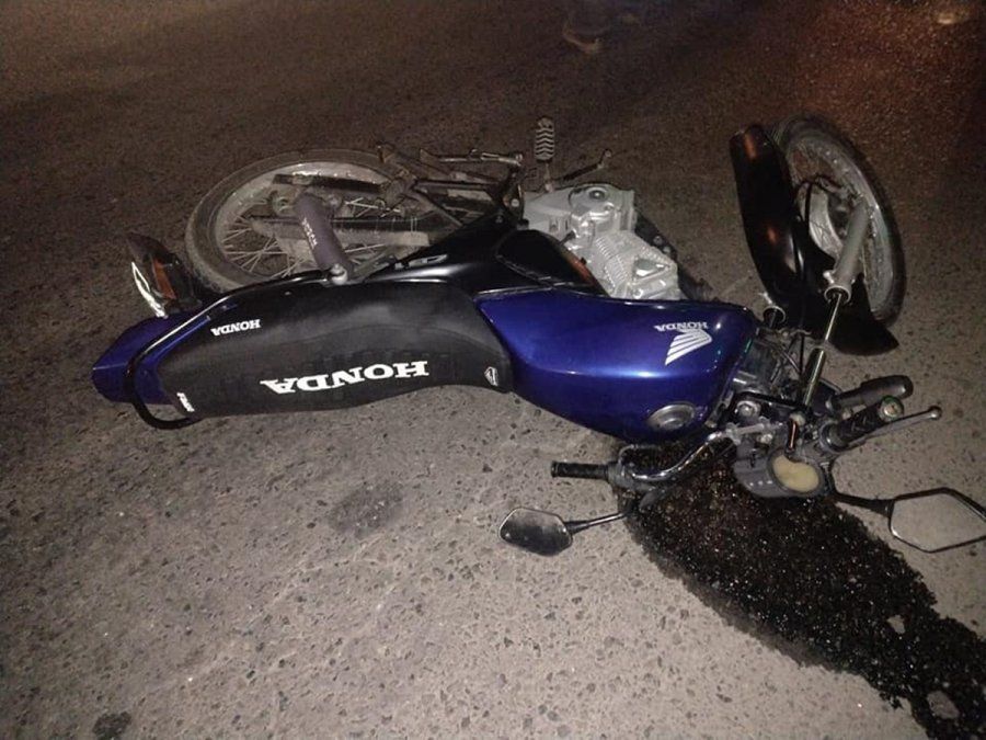 Así quedó la moto tras el choque.