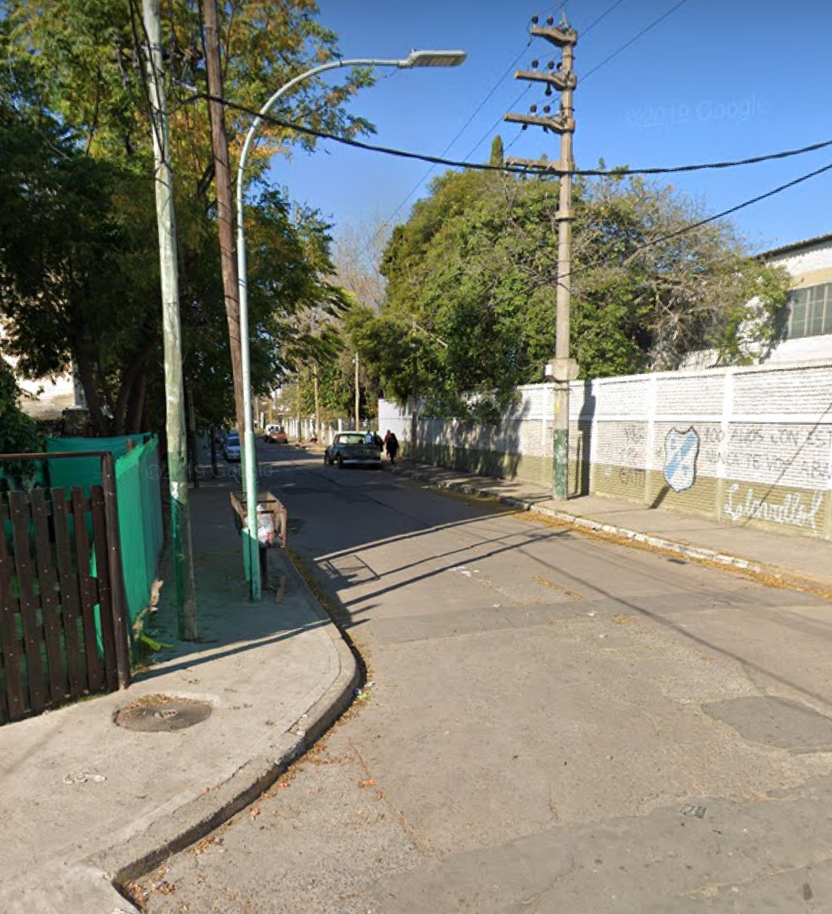 La esquina de Santos Vega y Pareta, donde fue hallado el bebé, en Llavallol