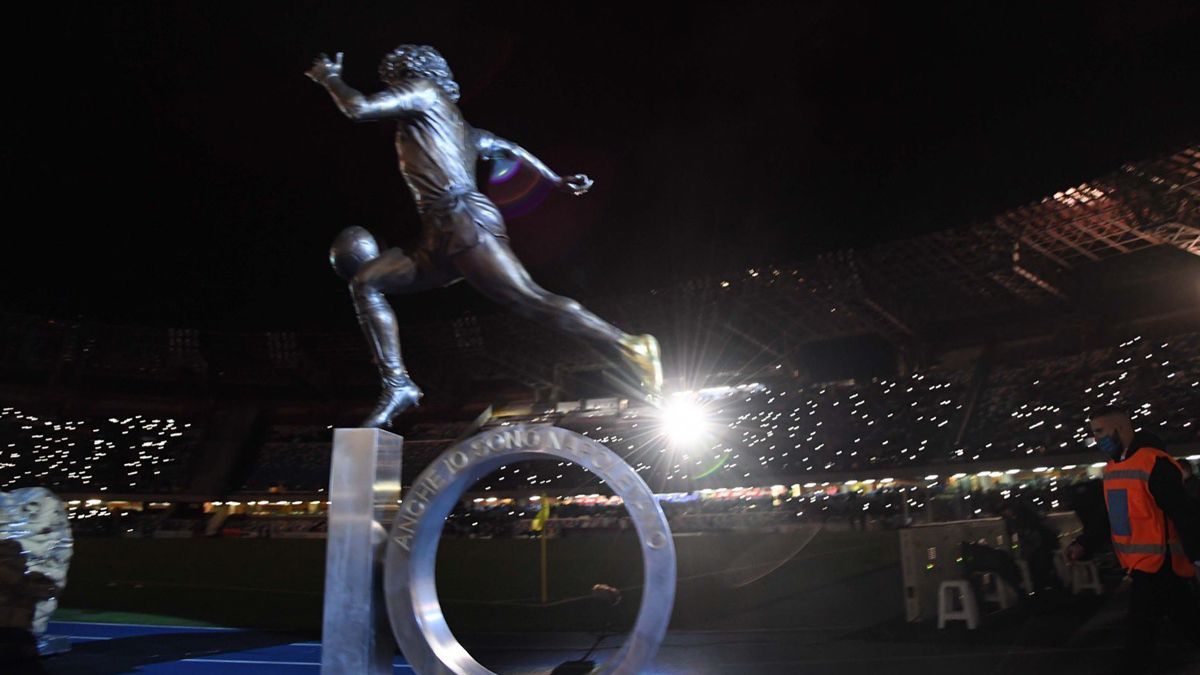 Estatua propia, sus goles y un mensaje de Pelé: así fue el impresionante homenaje que el Napoli le hizo a Maradona