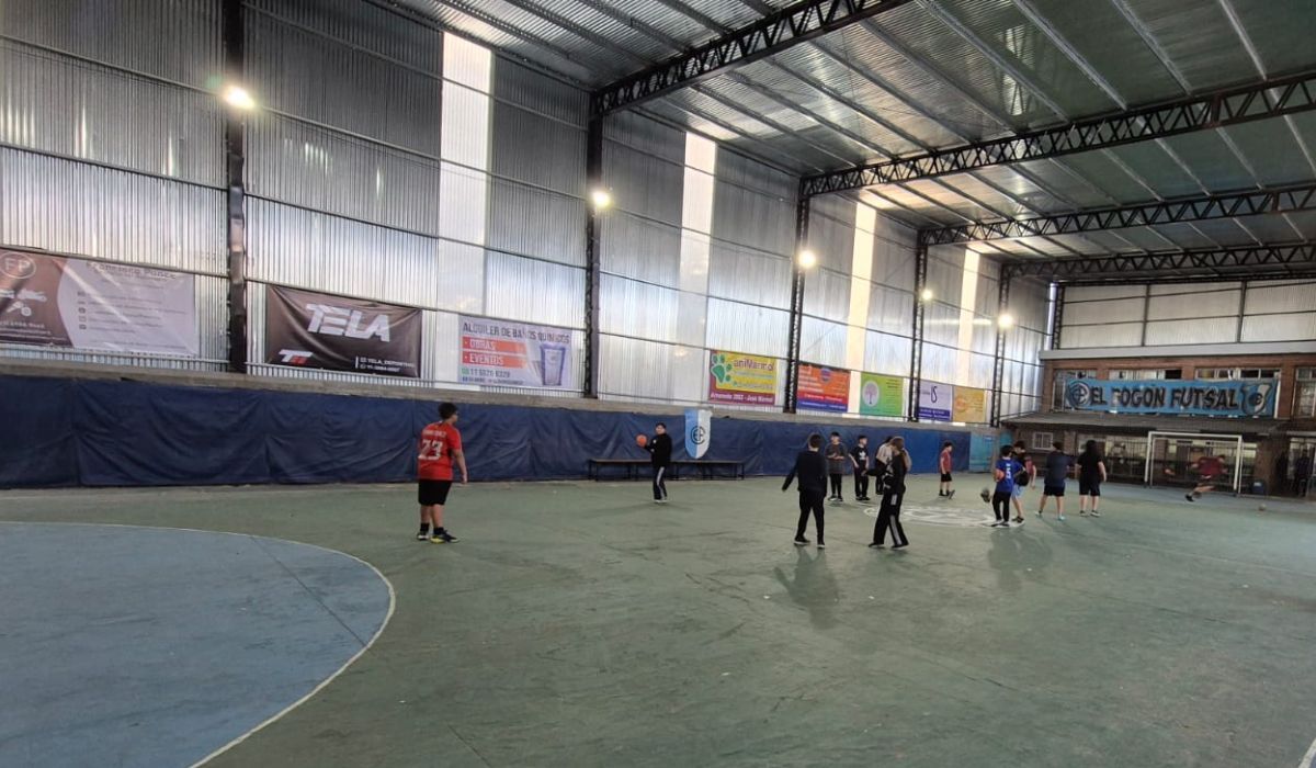 La cancha es utilizada principalmente por f&uacute;tbol infantil y futsal.