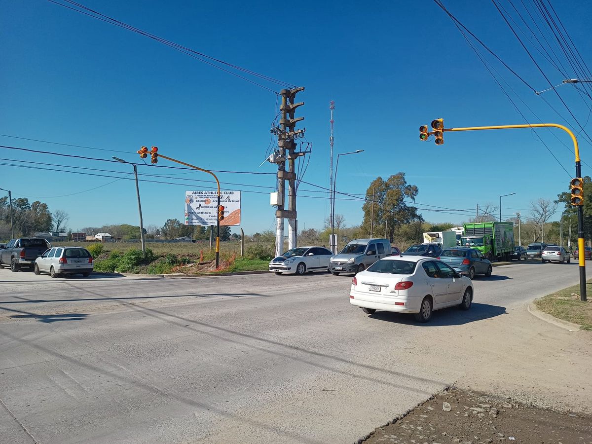 San Vicente: ya funciona el nuevo semáforo frente al mayorista