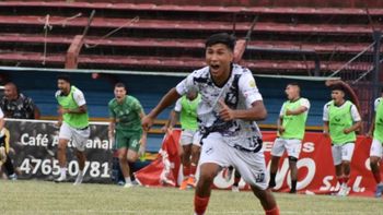 Claypole hizo la épica en penales y clasificó a la Copa Argentina