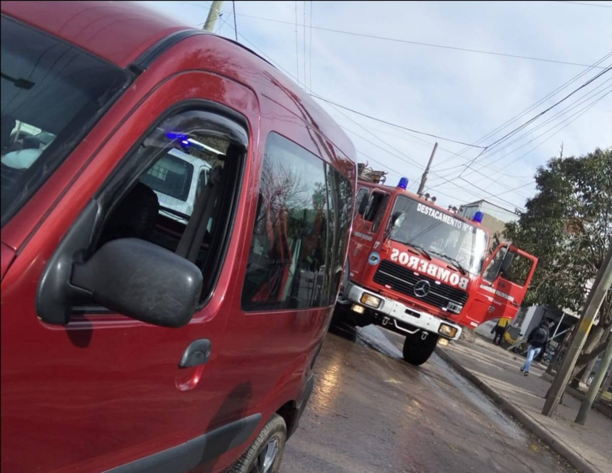 Una dotaci&oacute;n de Bomberos Voluntarios asisti&oacute; al lugar,&nbsp;