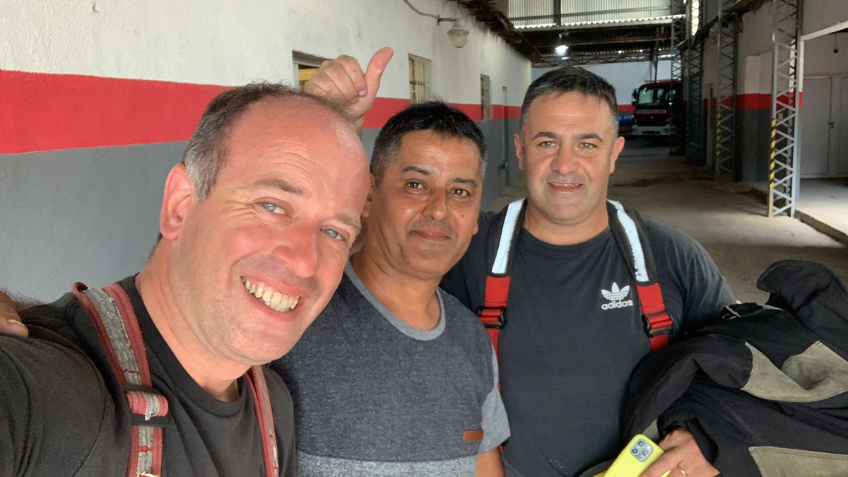 El cura de San Vicente tuvo la semana pasada su primera experiencia como bombero voluntario.