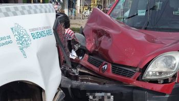 Violento choque entre un patrullero y una camioneta en Glew