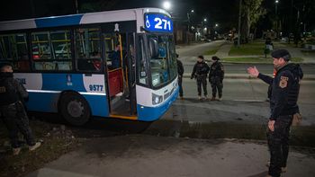 Almirante Brown: refuerzan controles preventivos arriba de colectivos con operativos policiales