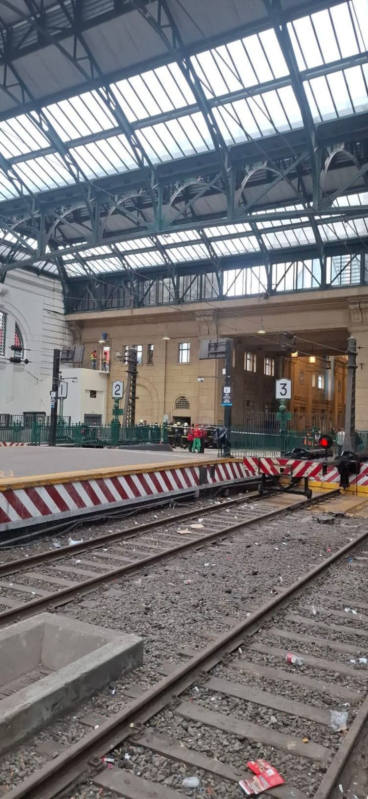 Las demoras en el Tren Roca provienen por el operativo de las fuerzas de emergencia. Las demoras en el Tren Roca provienen por el operativo de las fuerzas de emergencia.
