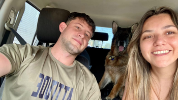 Emoción en Monte Grande: la perra que se escapó tras la explosión en Ezeiza fue adoptada por una familia