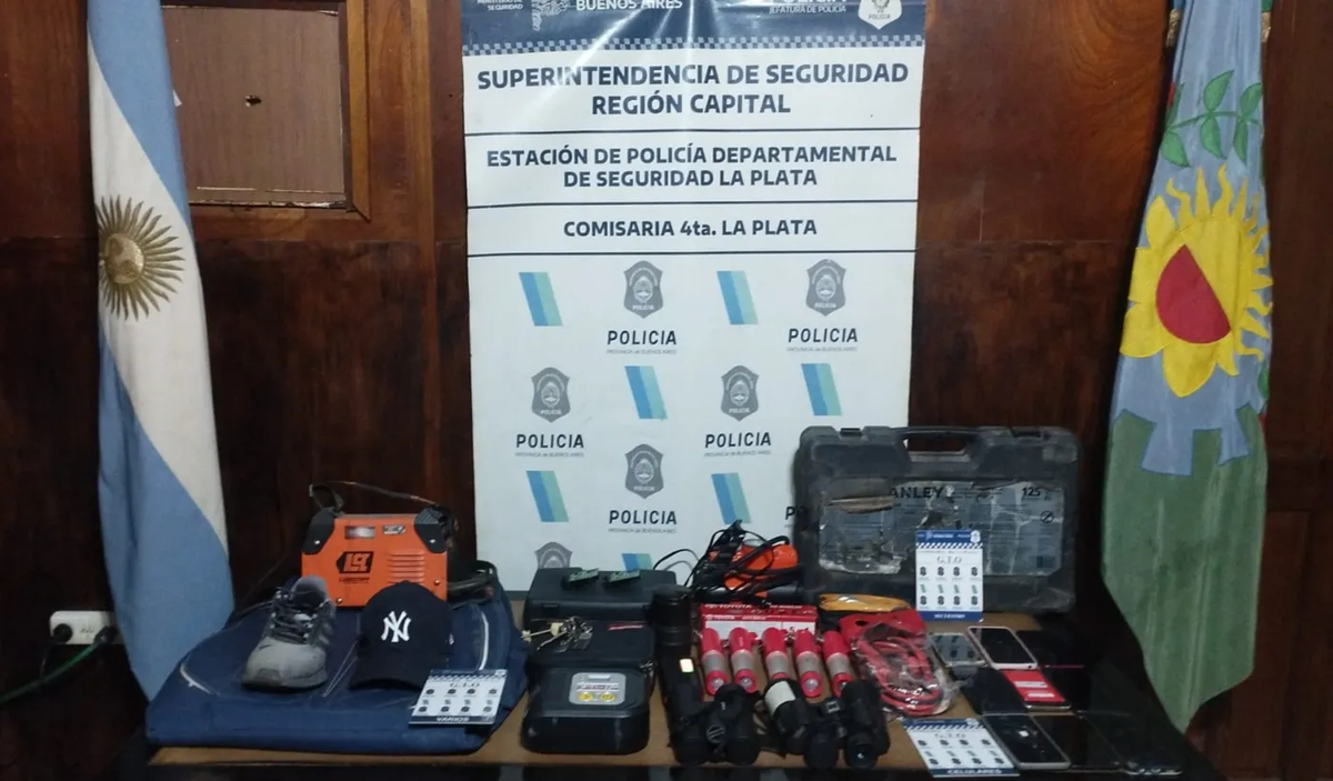 Tel&eacute;fonos y varias herramientas fueron secuestrados para la investigaci&oacute;n.