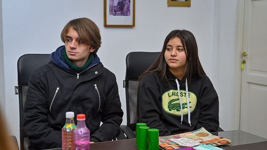 Estudiantes de San Vicente proponen producir yerba mate saborizada con plantas de su vivero