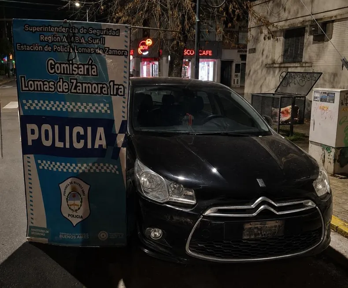 El auto que había sido denunciado como robado en Lomas de Zamora. El auto que había sido denunciado como robado en Lomas de Zamora.