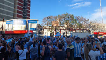 Monte Grande: multitudinario festejo por la victoria de la Selección Argentina