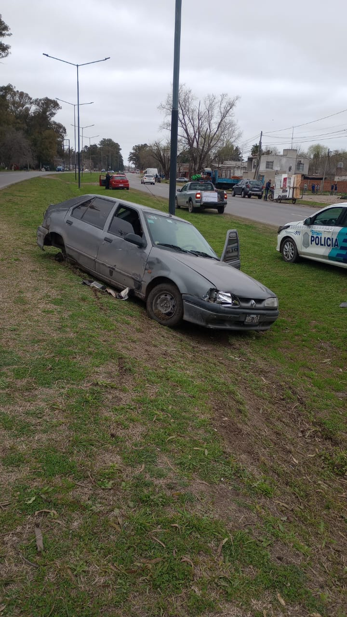Los detenidos tienen 18 y 27 años y habían robado un Renault 19 color gris en Almirante Brown.
