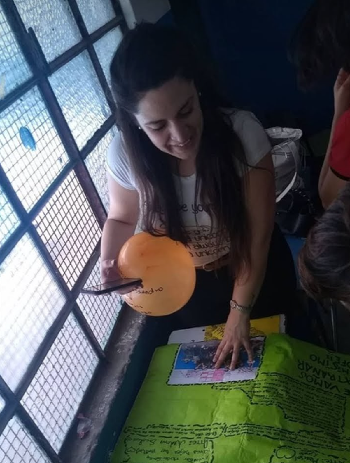 Valeria trabaja como docente en escuelas secundarias del distrito de Lomas de Zamora.