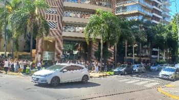 Lomas de Zamora: una convocatoria de empleo reunió a cientos de vecinos en un local de Las Lomitas