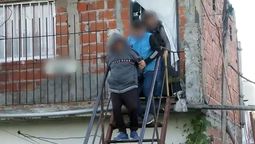 adrogue: detuvieron a un cartero y un encargado por una estafa millonaria con una tarjeta de debito