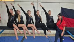 la sub 18 de gimnasia artistica de burzaco futbol club en la final de los juegos bonaerenses