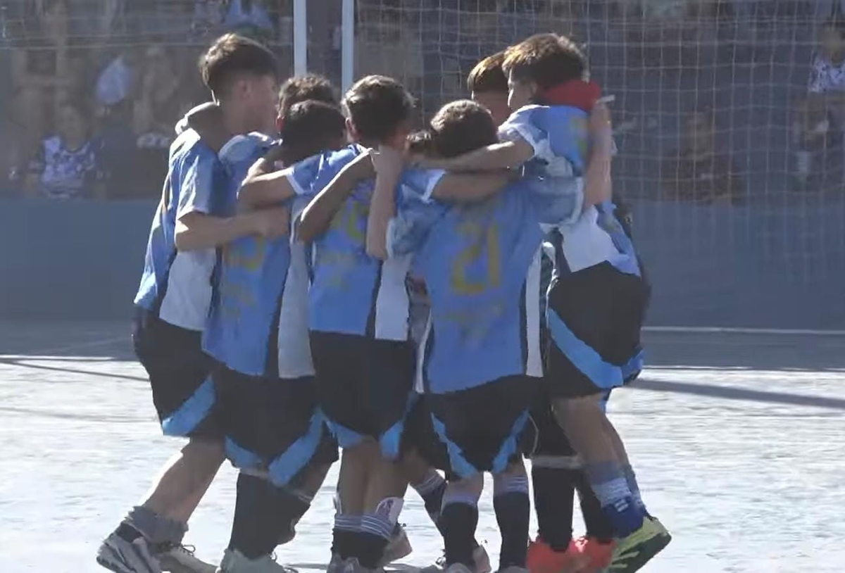 El festejo de los jugadores una vez finalizada el partido de FEFIJEE.