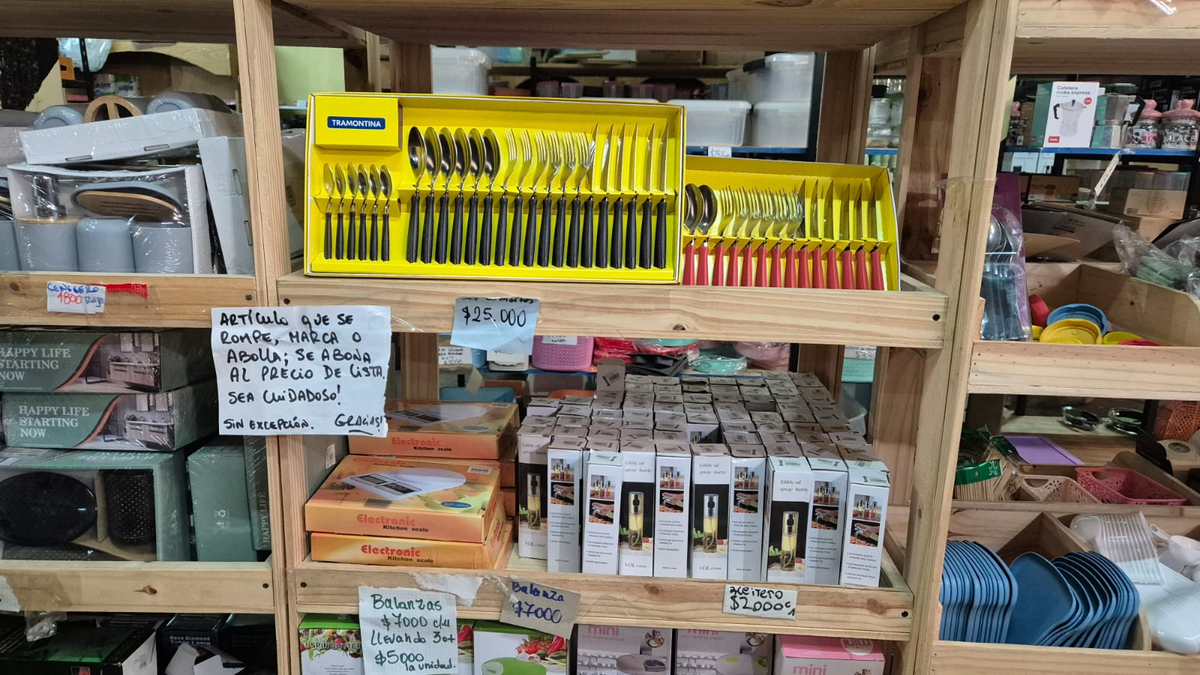 En el bazar de Banfield hay extensas filas los s&aacute;bados y feriados.&nbsp;