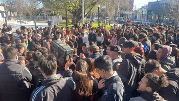 El skatepark de la estación de Monte Grande se llenó de participantes y espectadores durante la competencia de aura.