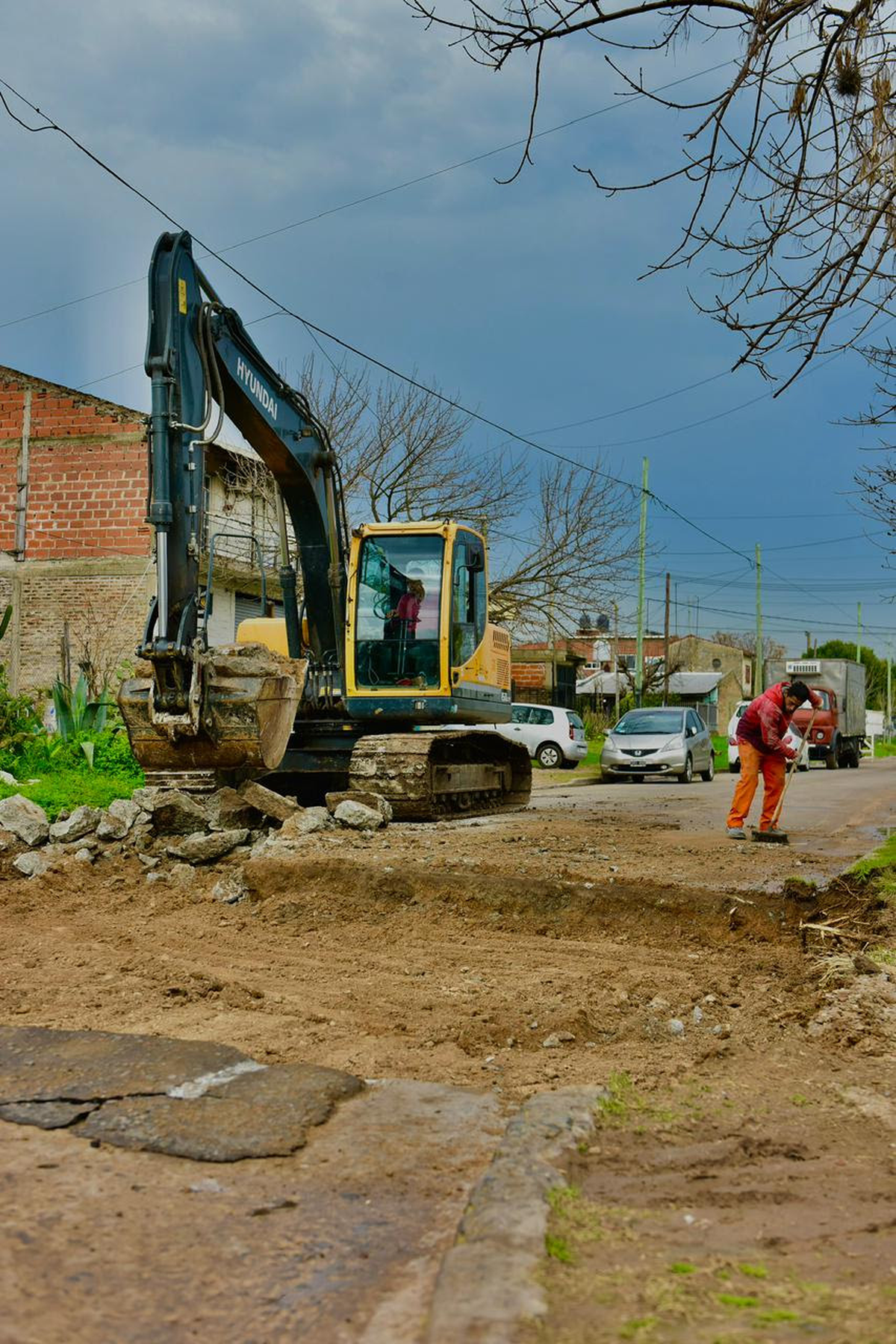 La obra se realiza sobre la calle Cabildo, en su intersección con Norberto López, en la localidad de El Jagüel.