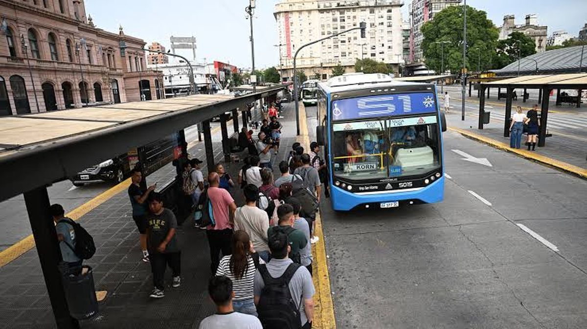 El boleto mínimo de los colectivos bonaerenses superará los $1100, mientras que viajar en tren costará desde $420 con SUBE registrada. El boleto mínimo de los colectivos bonaerenses superará los $1100, mientras que viajar en tren costará desde $420 con SUBE registrada.