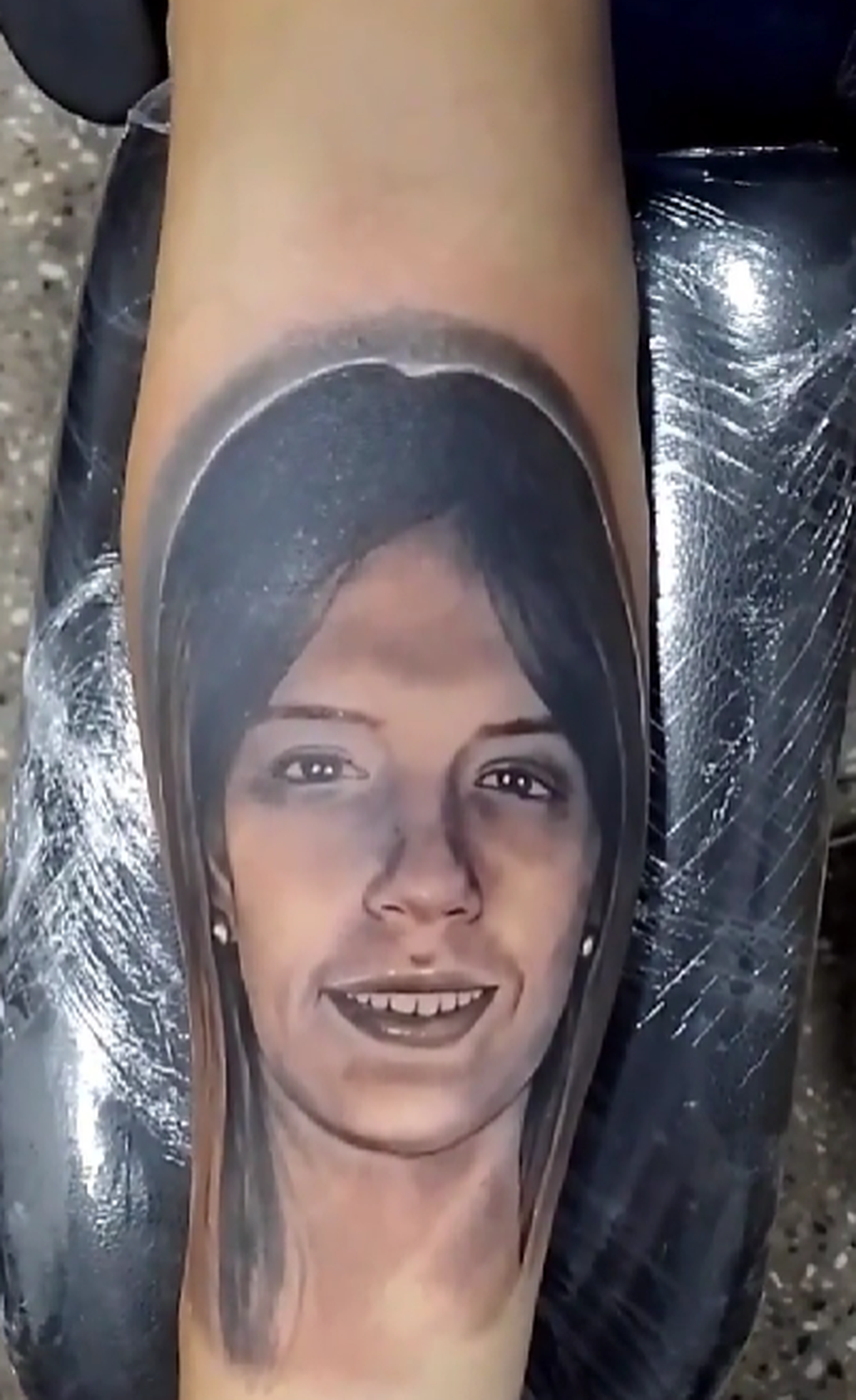 Uno de los retratos que tuvo que hacer el tatuador de Lomas. 