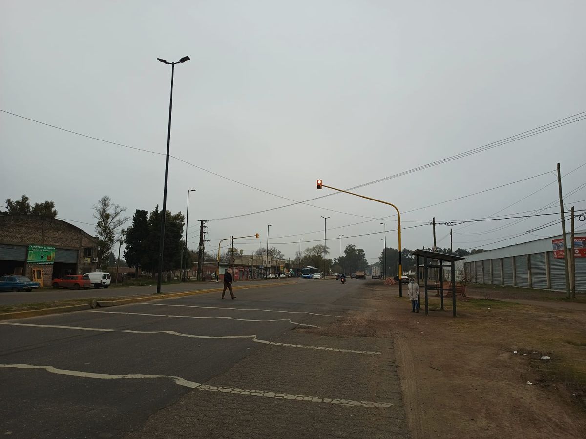 Instalan nuevos semáforos en San Vicente y Alejandro Korn