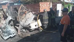 lomas: incendio en barrio obrero destruyo tres viviendas