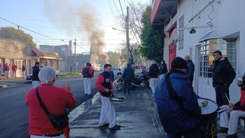 Manifestaciones en la fábrica de caramelos Lipo de Lanús: Nos deben los sueldos