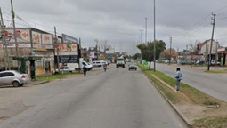 fuerte choque entre auto y moto en almirante brown: un herido