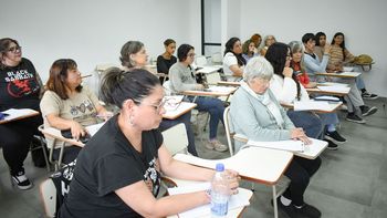 Ya funciona el Laboratorio de Idiomas en San Vicente: arrancaron con 650 vecinos