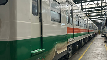 Restauran vagones Toshiba del Tren Roca con sus colores originales