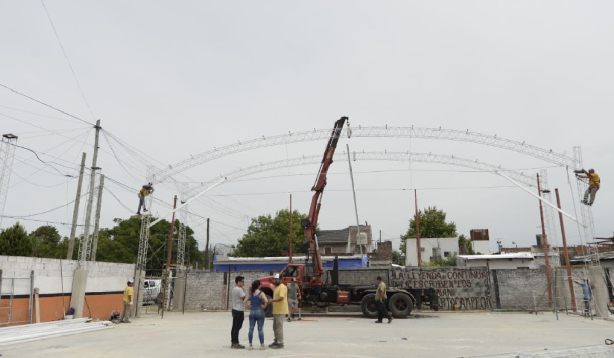 Esteban Echeverría: construyen un techo parabólico en el Club Social y Deportivo Unión