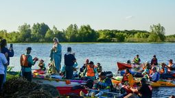 san vicente: kayakistas realizan la procesion de la virgen dentro de la laguna