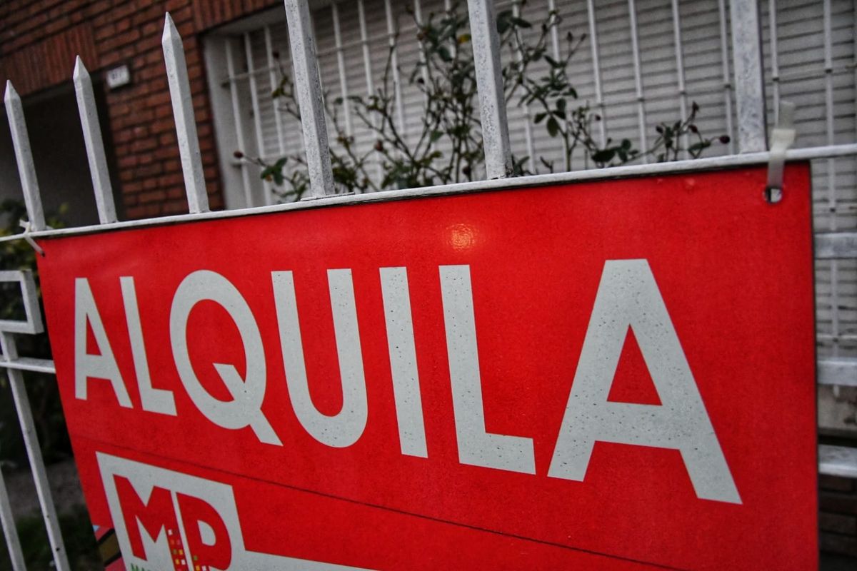 Gervasio Muñoz cuestionó la desregulación del mercado de alquileres y afirmó que las actuales condiciones de los contratos dificultan sostener el pago de una vivienda. Gervasio Muñoz cuestionó la desregulación del mercado de alquileres y afirmó que las actuales condiciones de los contratos dificultan sostener el pago de una vivienda.