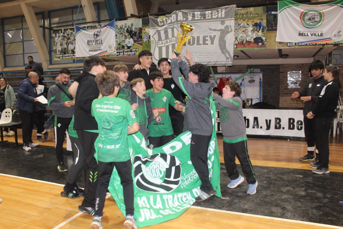 Los chicos de Defensores de Banfield, campeones nacionales de vóley: Todo esto nos nutre muchísimo Los chicos de Defensores de Banfield, campeones nacionales de vóley: Todo esto nos nutre muchísimo