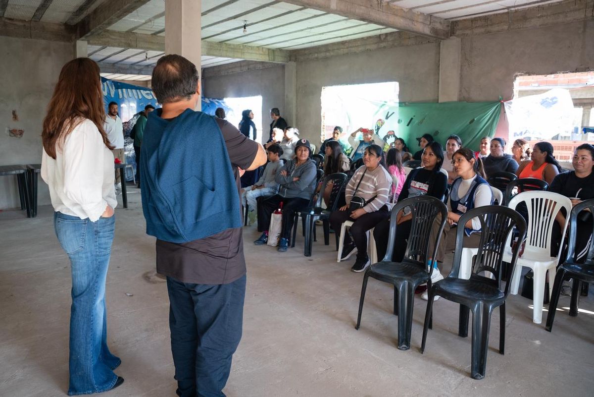 La intendenta de Moreno comenzó en Esteban Echeverría una serie de visitas por distritos bonaerenses.